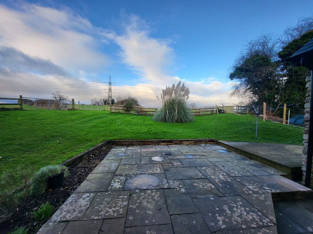 Property photo 2 of 12 Image