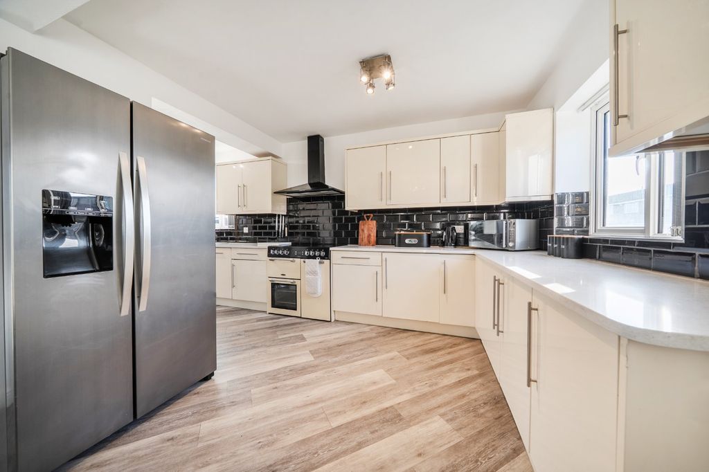 Property photo 3 of 18 Picture No. 29