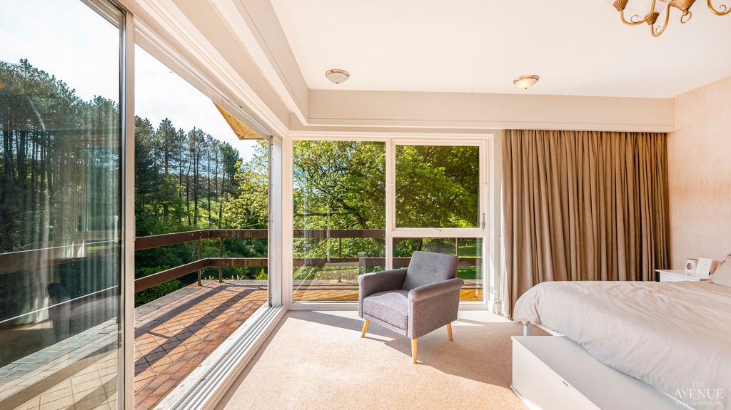 Property photo 3 of 61 4186995