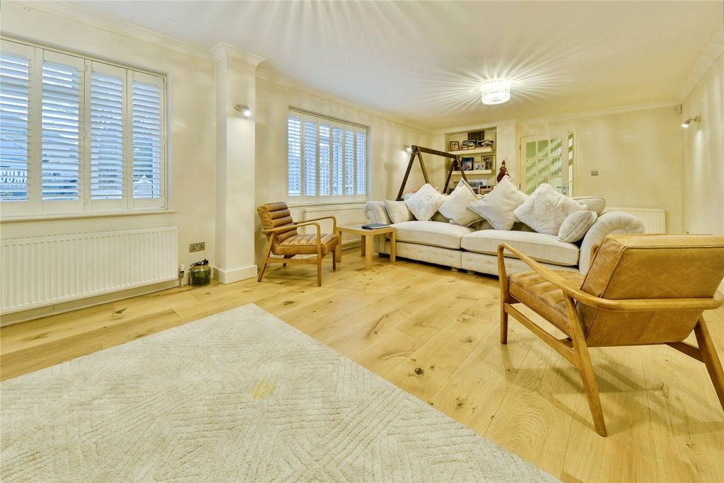 Property photo 3 of 32 Picture No. 02