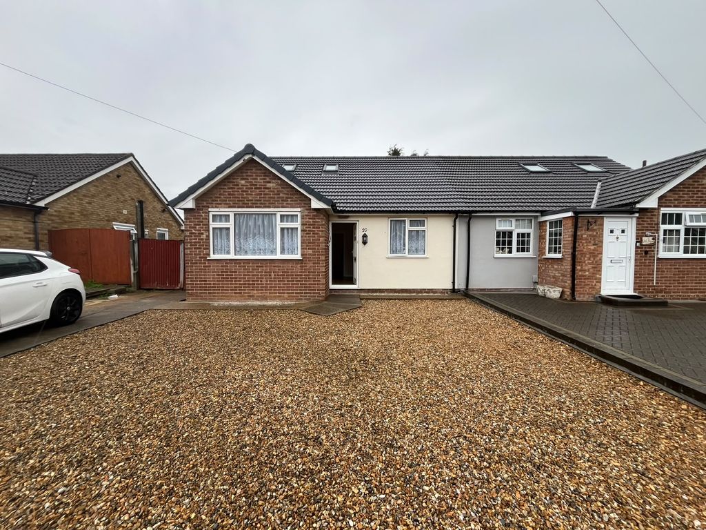 Property photo 1 of 14 3 Bed Bungalow To Rent Oak Way, Feltham Tw14