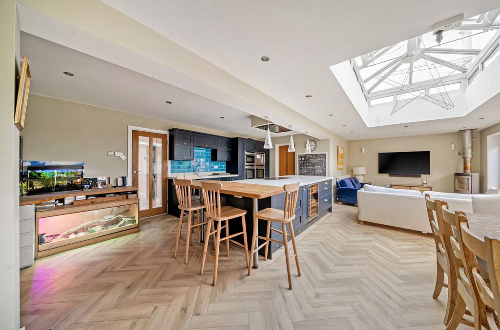 Property photo 3 of 16 1369598-4-68F1651...