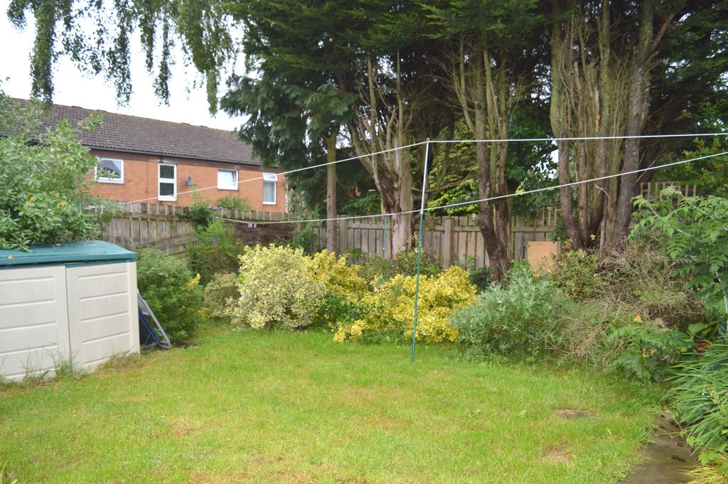 Property photo 3 of 8 Garden