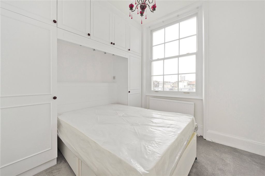 Property photo 2 of 8 A085i00000L95P8Aab_Nho140248_17.Jpg