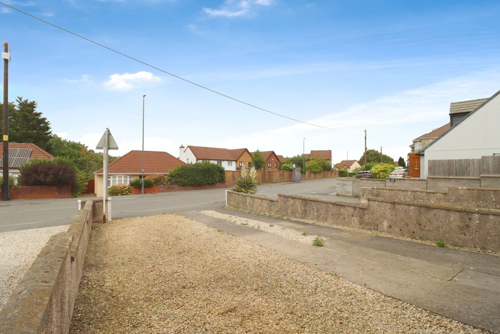 Property photo 2 of 17 Photo