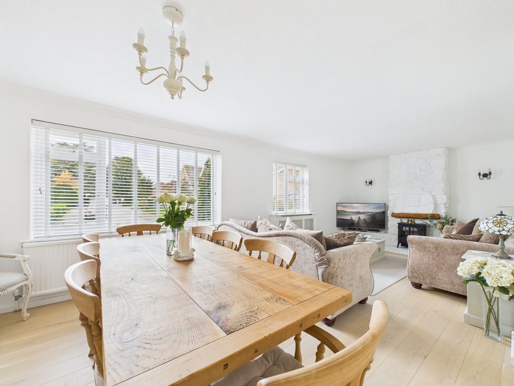 Property photo 2 of 28