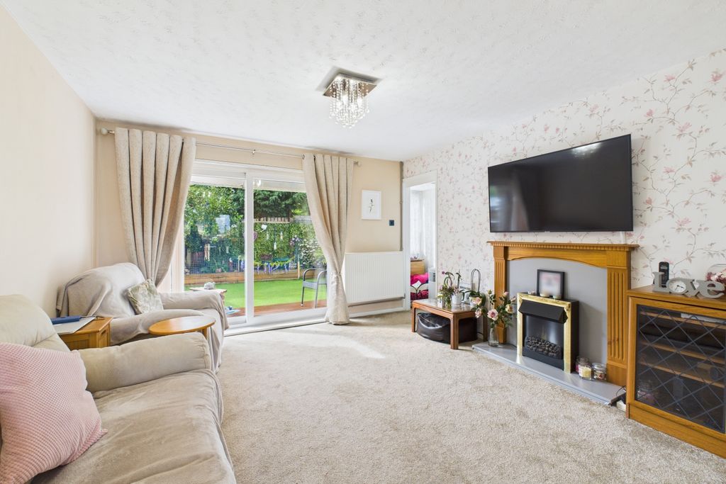 Property photo 3 of 19 Cam03162G0-Pr0318-Still018