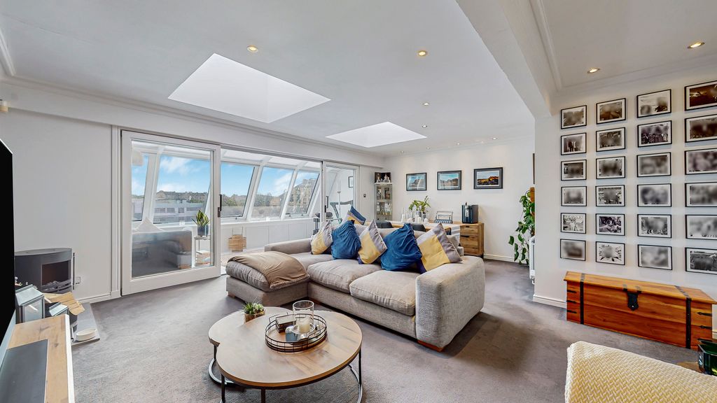 Property photo 2 of 31 26-Print-77 Lancefield Quay Flat 11_28