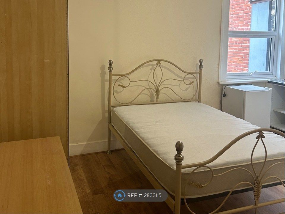 Property photo 2 of 5 Room