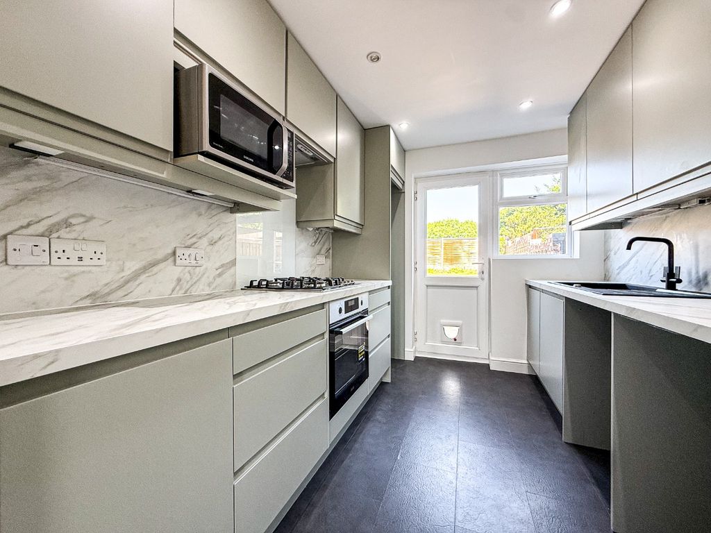 Property photo 2 of 15 4242912