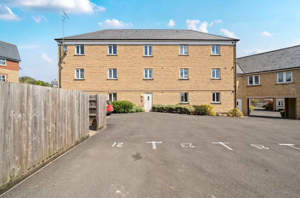 Property photo 1 of 19 54681B57F0220141287522Arw54