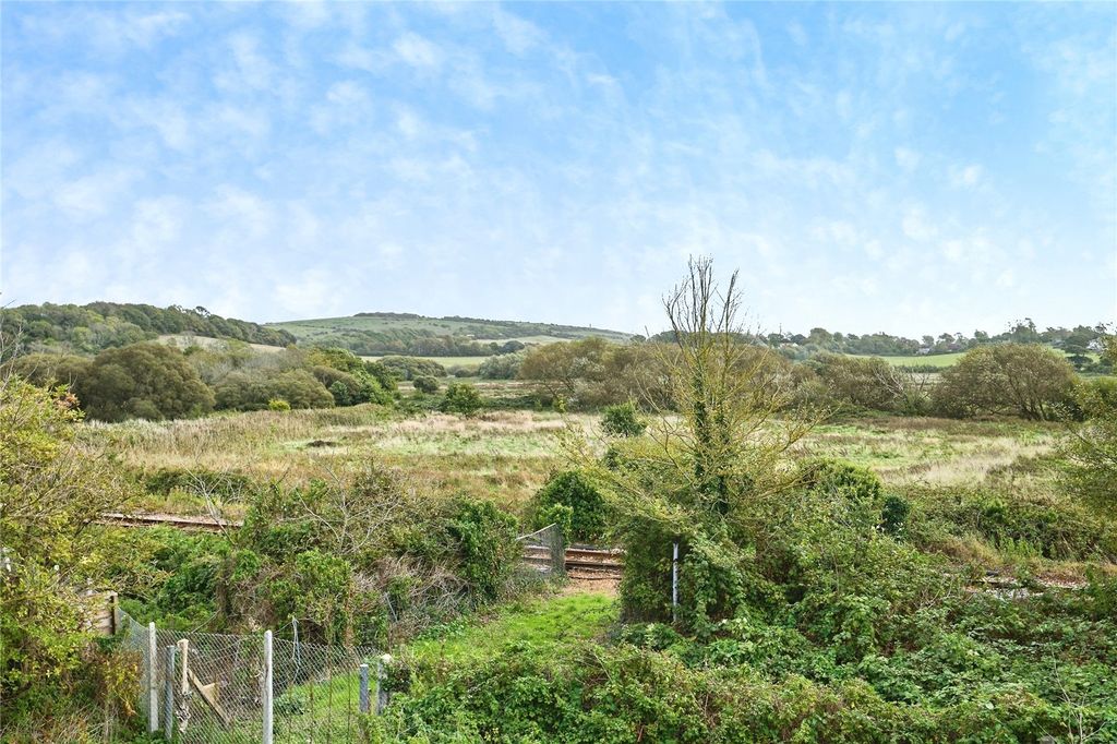 Property photo 2 of 59 Picture No. 12