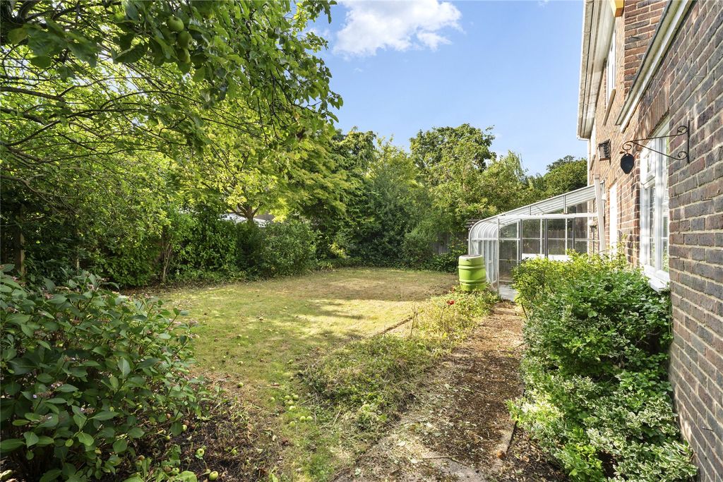 Property photo 2 of 11 West Facing Garden