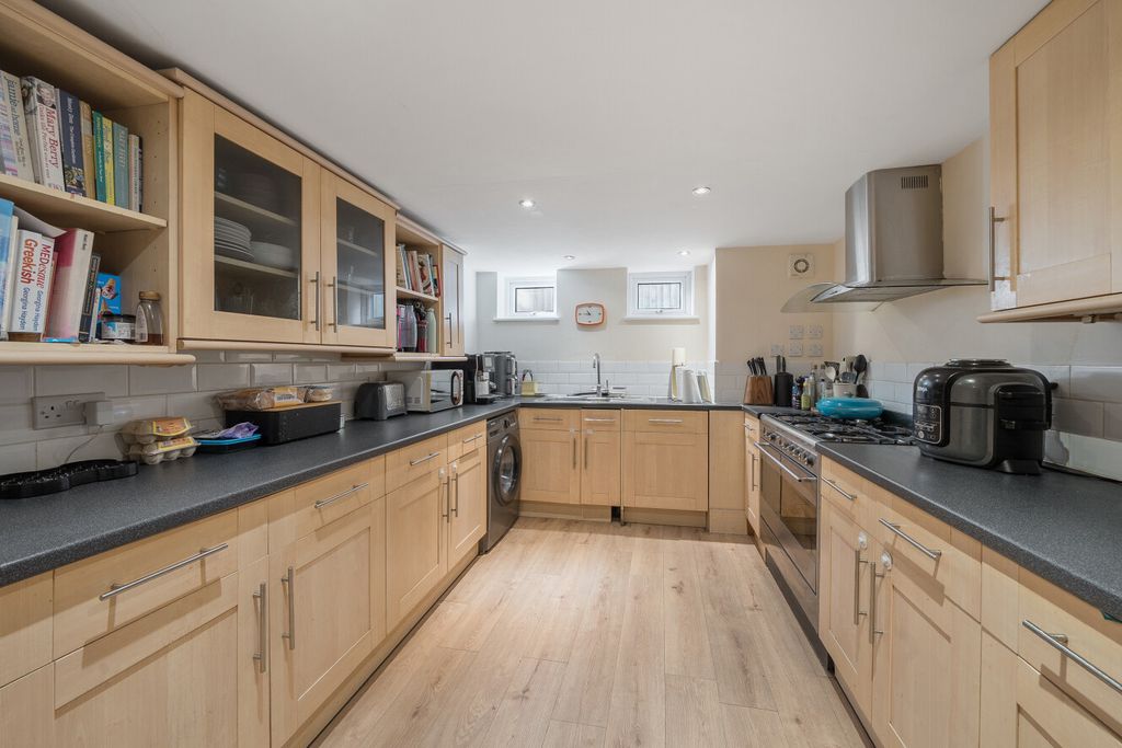 Property photo 3 of 14 1523604-14-6Ab137...