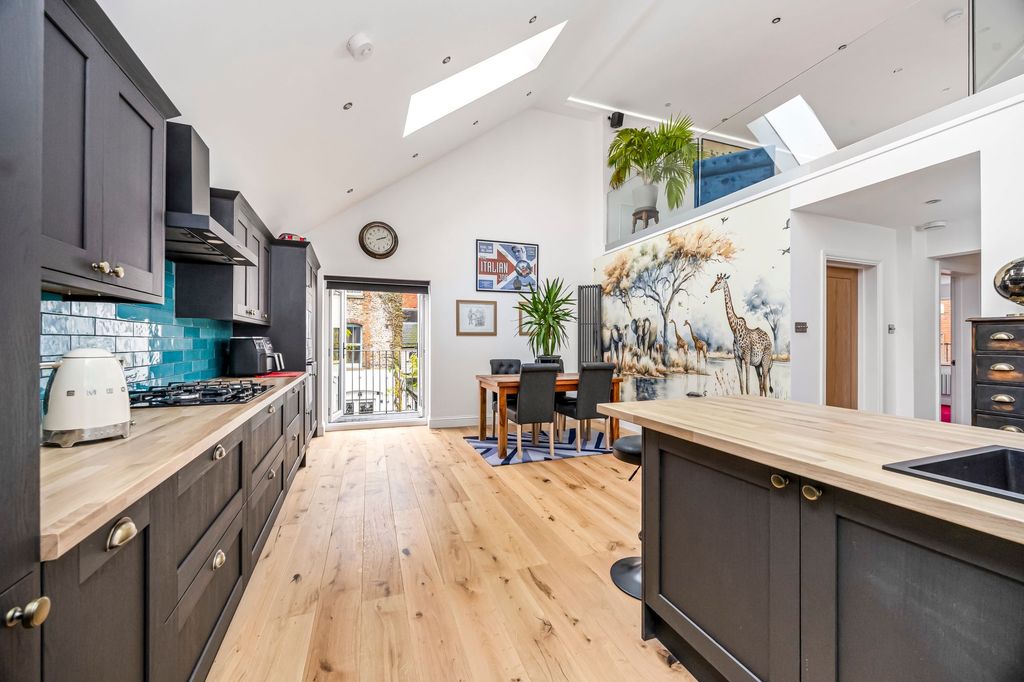 Property photo 3 of 34