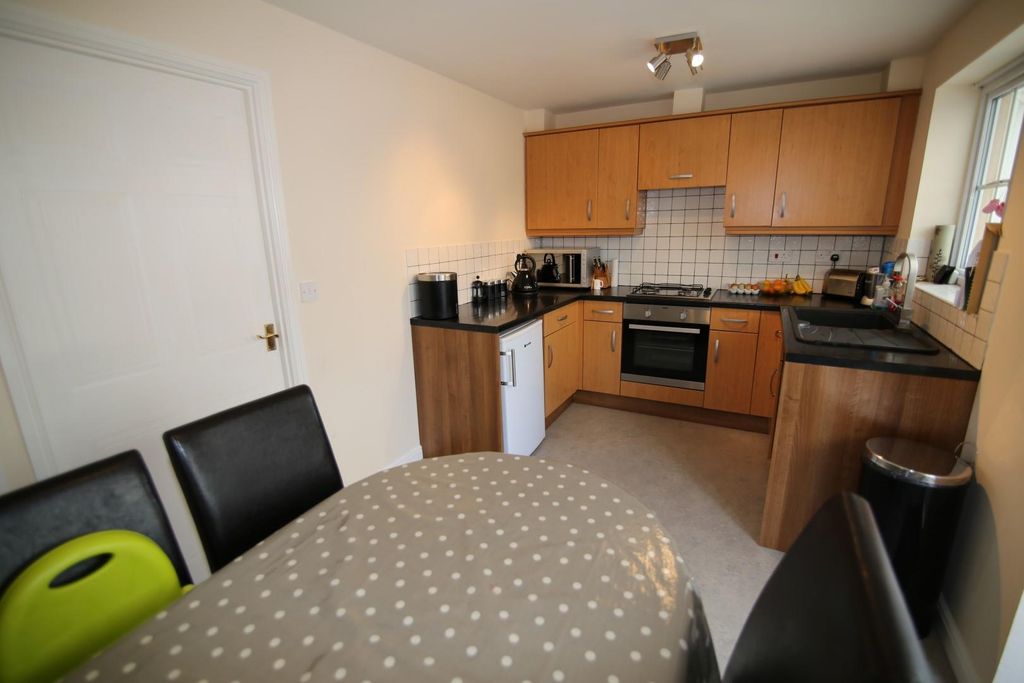 Property photo 2 of 7 Img_2072 (Large).Jpg