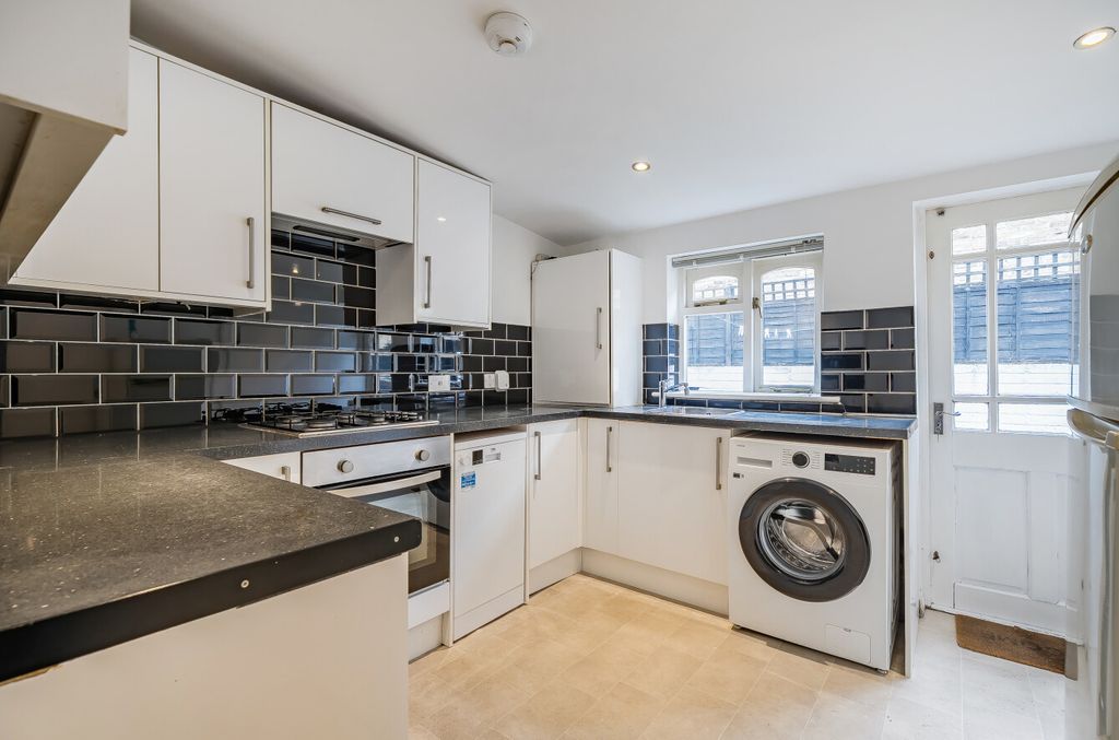 Property photo 3 of 16 1402990-30-69775F...