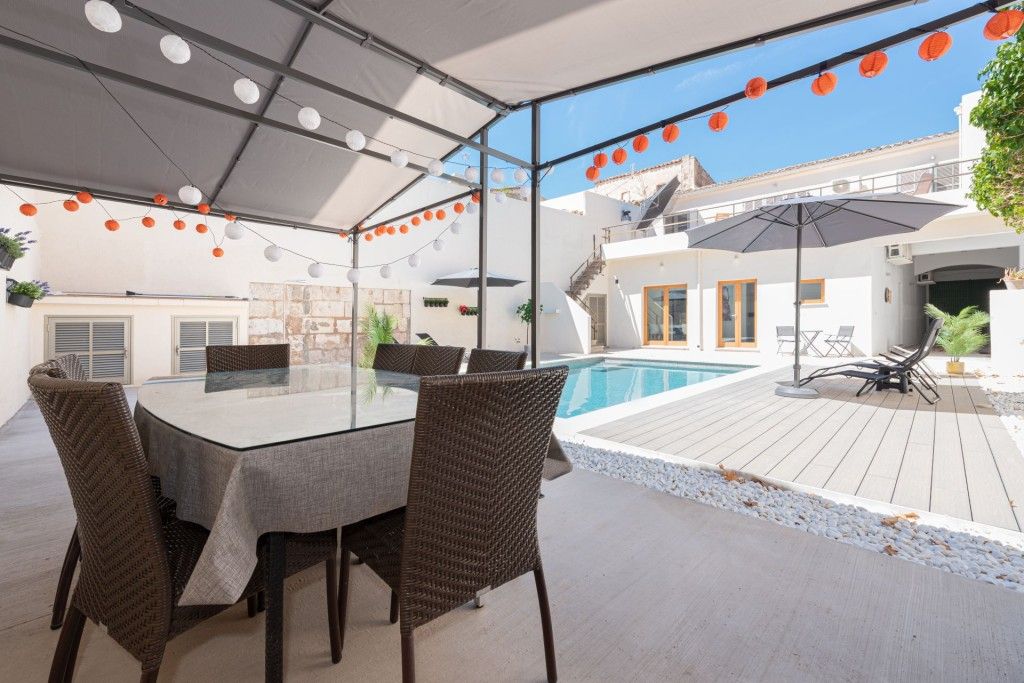 Property photo 3 of 20 Swimming Pool (4)