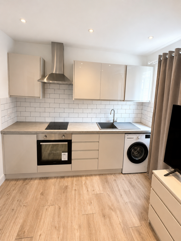 Property photo 2 of 6 Kitchen