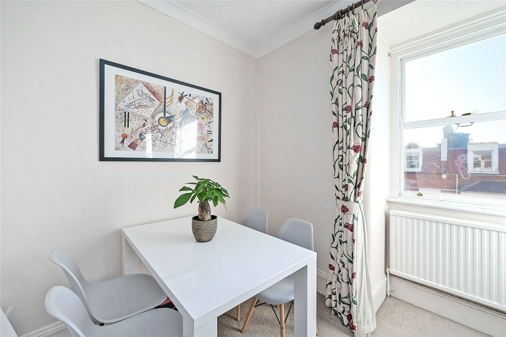 Property photo 3 of 7 Dining Area
