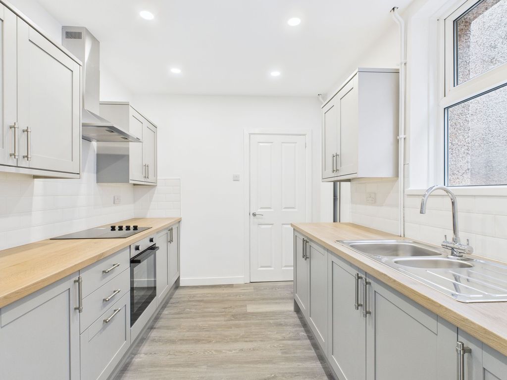 Property photo 3 of 28