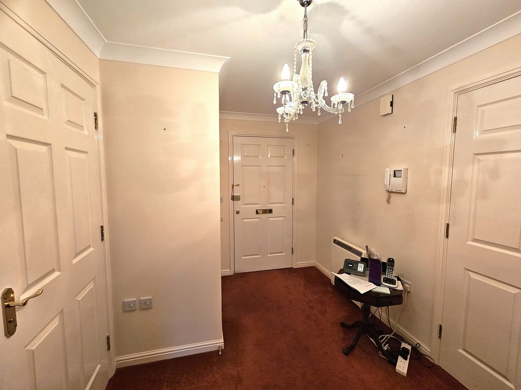 Property photo 3 of 12 Photo 8