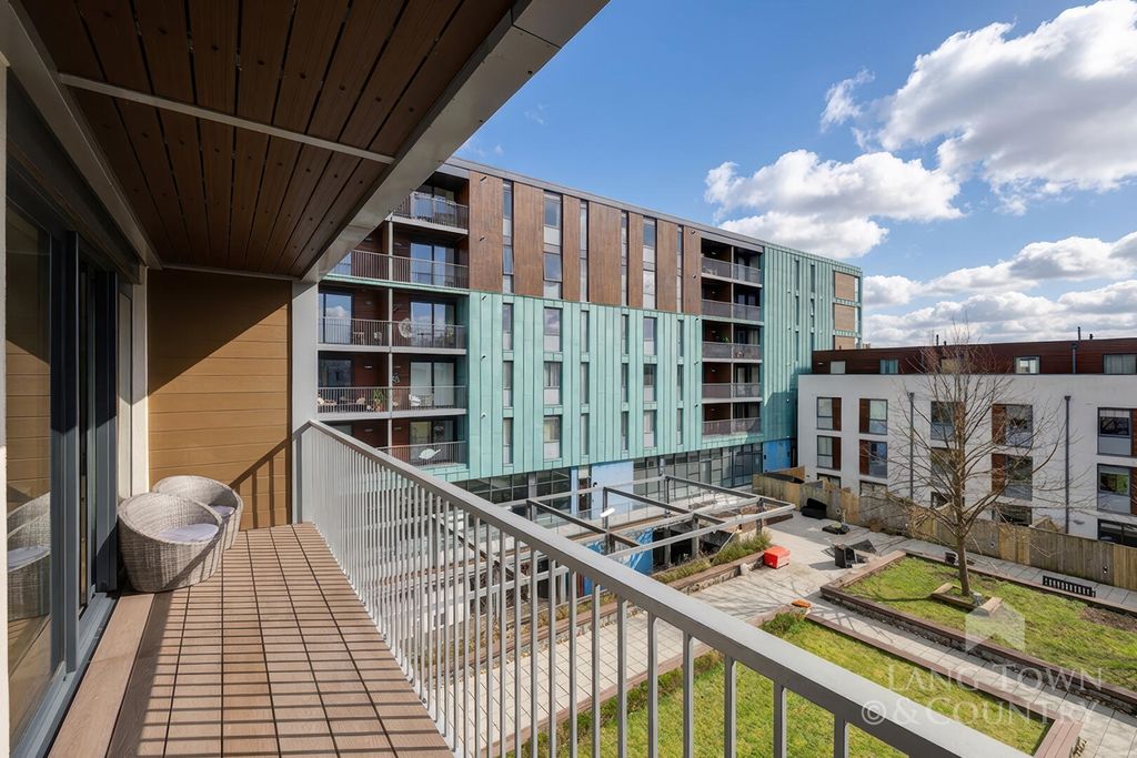 Property photo 3 of 10 Balcony