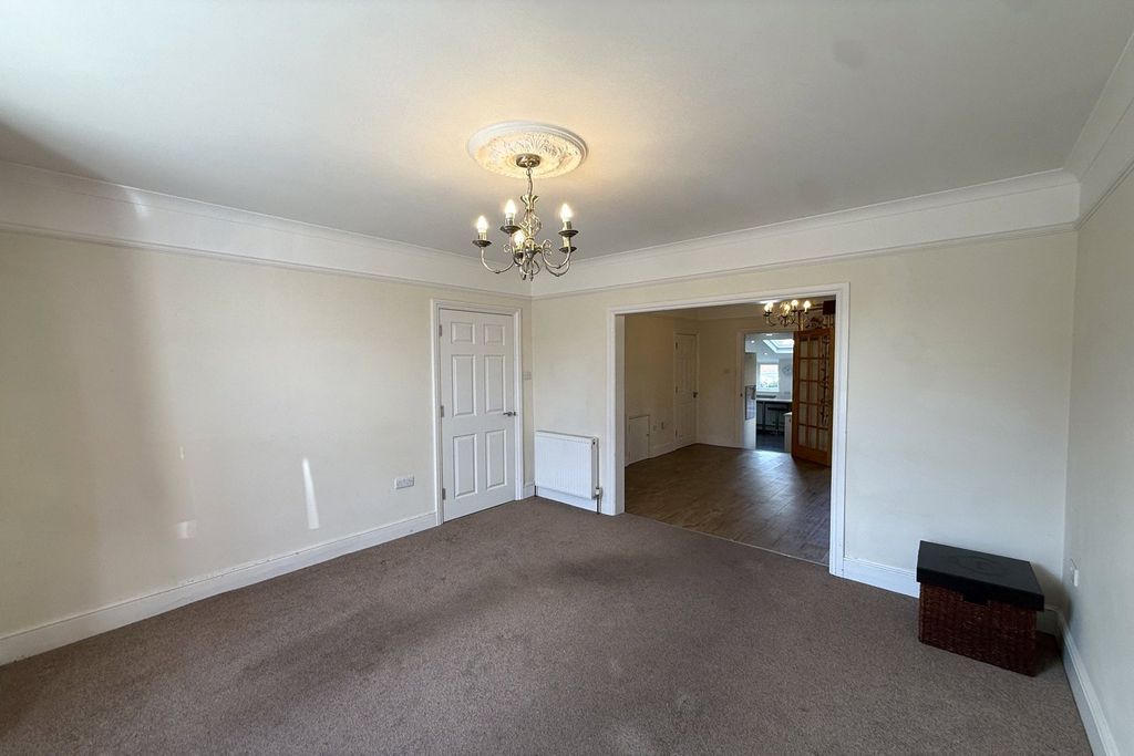 Property photo 2 of 13 Picture No. 11