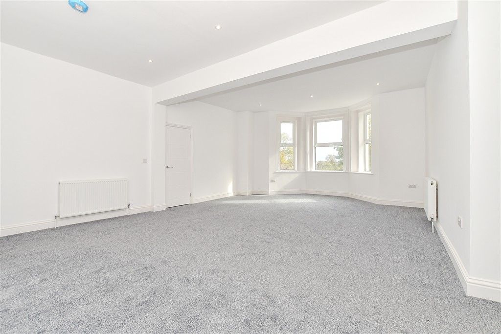 Property photo 2 of 10 Lounge