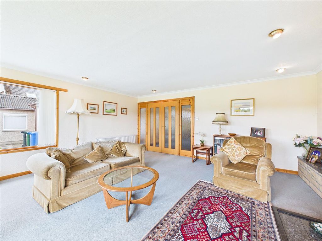 Property photo 3 of 29 Sitting Room