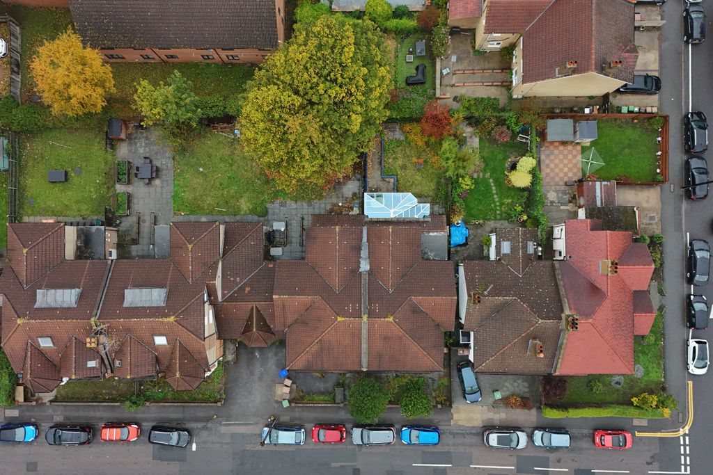 Property photo 3 of 57 4 & 6 Rosswood Gardens, Wallington Sm6 8Qz