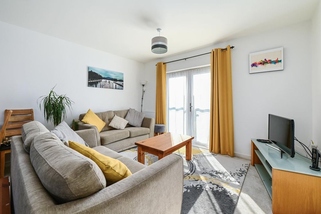 Property photo 3 of 6 Living Room