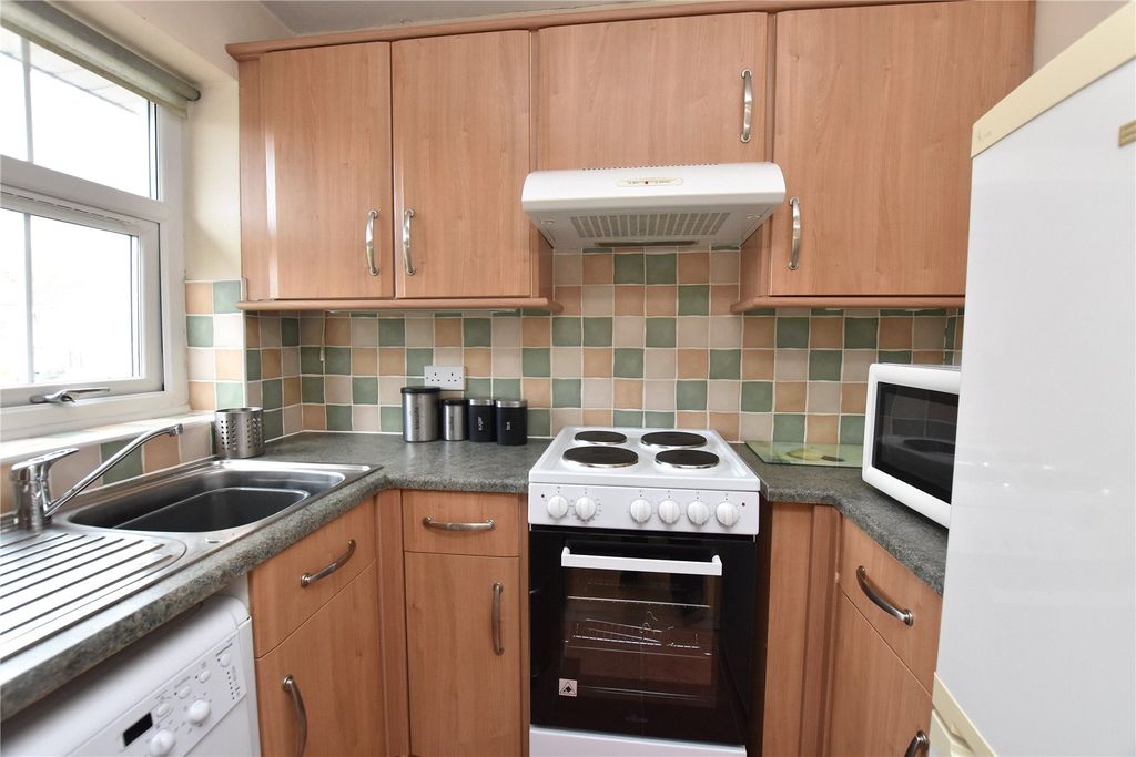 Property photo 3 of 7 Kitchen