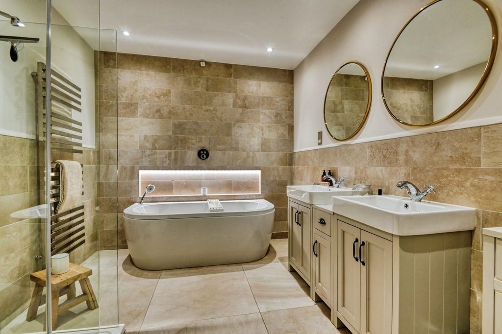 Property photo 3 of 32 25Eas24.Jpg