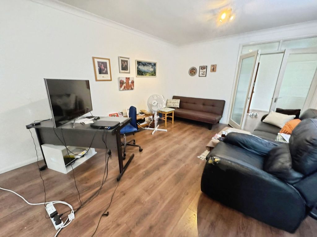 Property photo 3 of 5