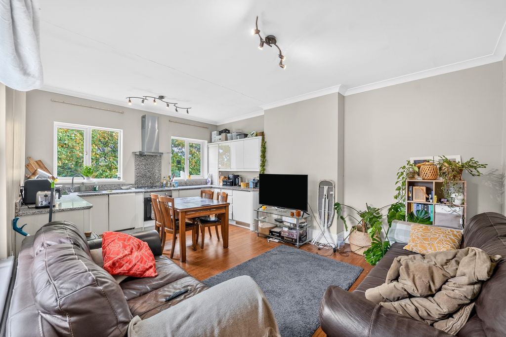 Property photo 3 of 13 Pbox-Img.Jpg