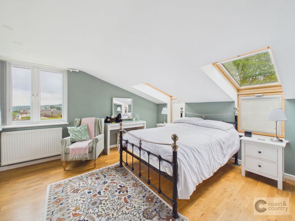 Property photo 2 of 35