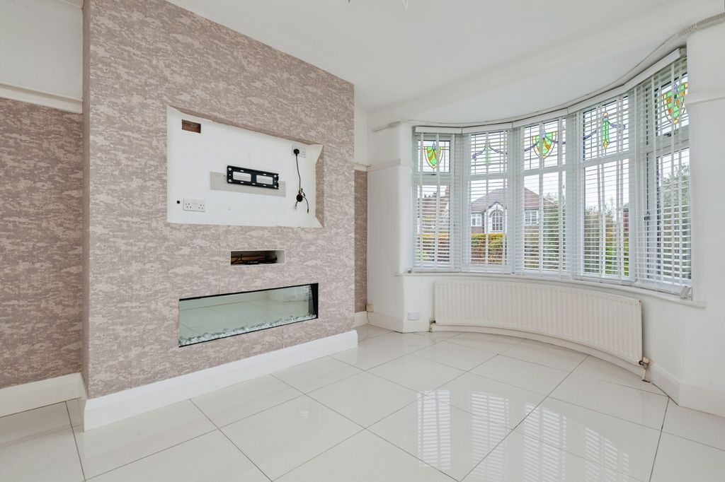 Property photo 2 of 17 Photo