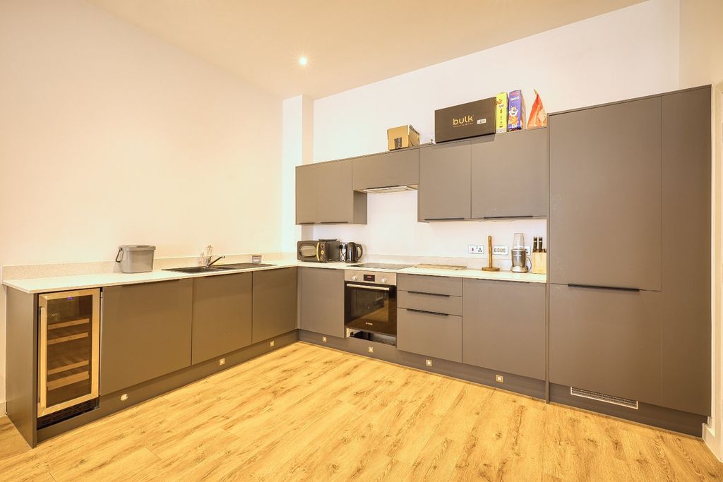 Property photo 3 of 12 Picture 3