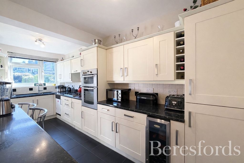 Property photo 3 of 22 Picture No. 16