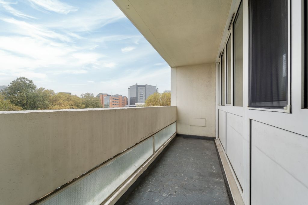 Property photo 3 of 13 Canterbury House ...