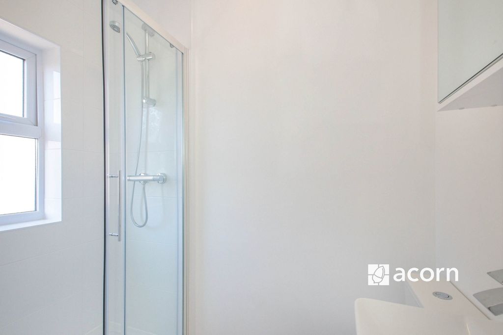 Property photo 2 of 10 Bathroom