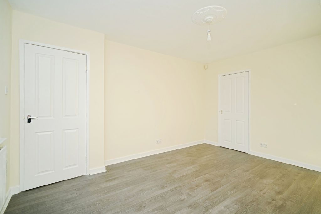 Property photo 3 of 19 Dsc00030