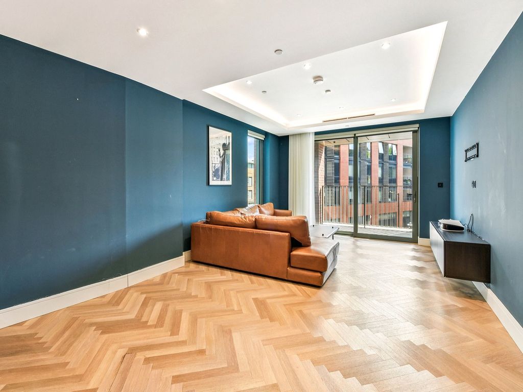 Property photo 3 of 19 Errington House