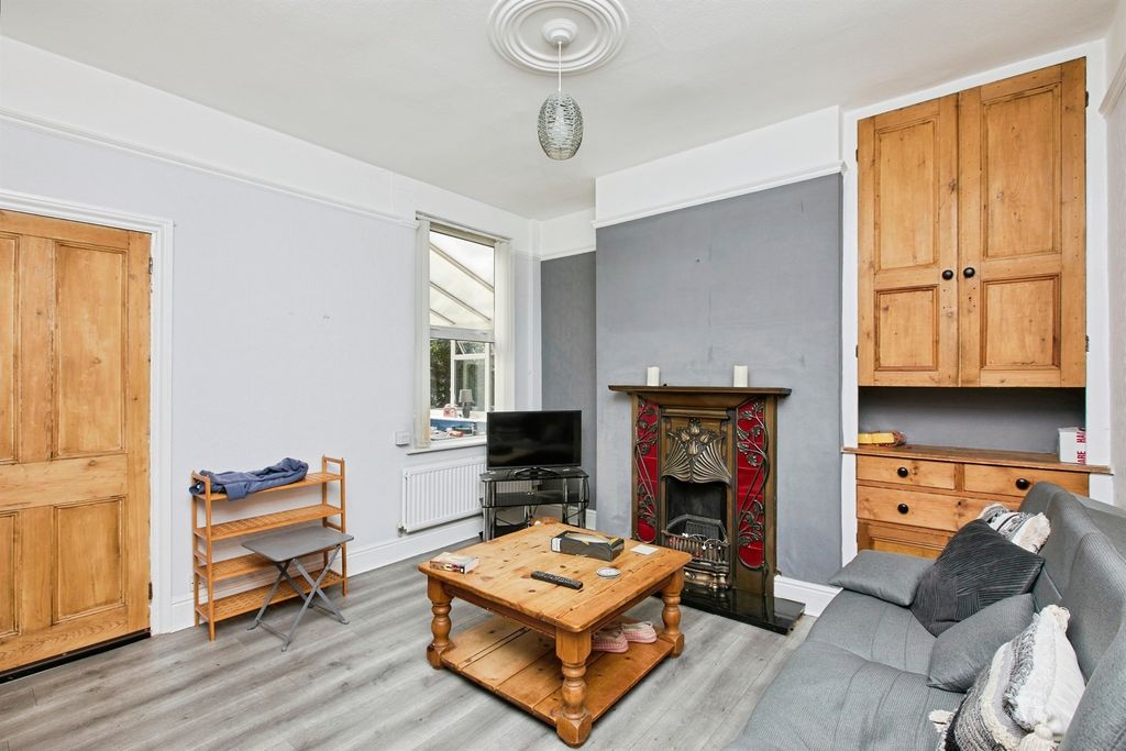 Property photo 3 of 11