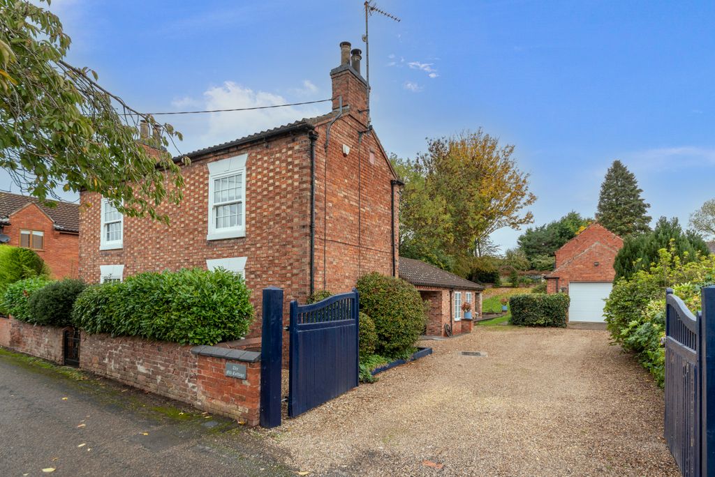 Property photo 2 of 31 The_Old_Cottage-74
