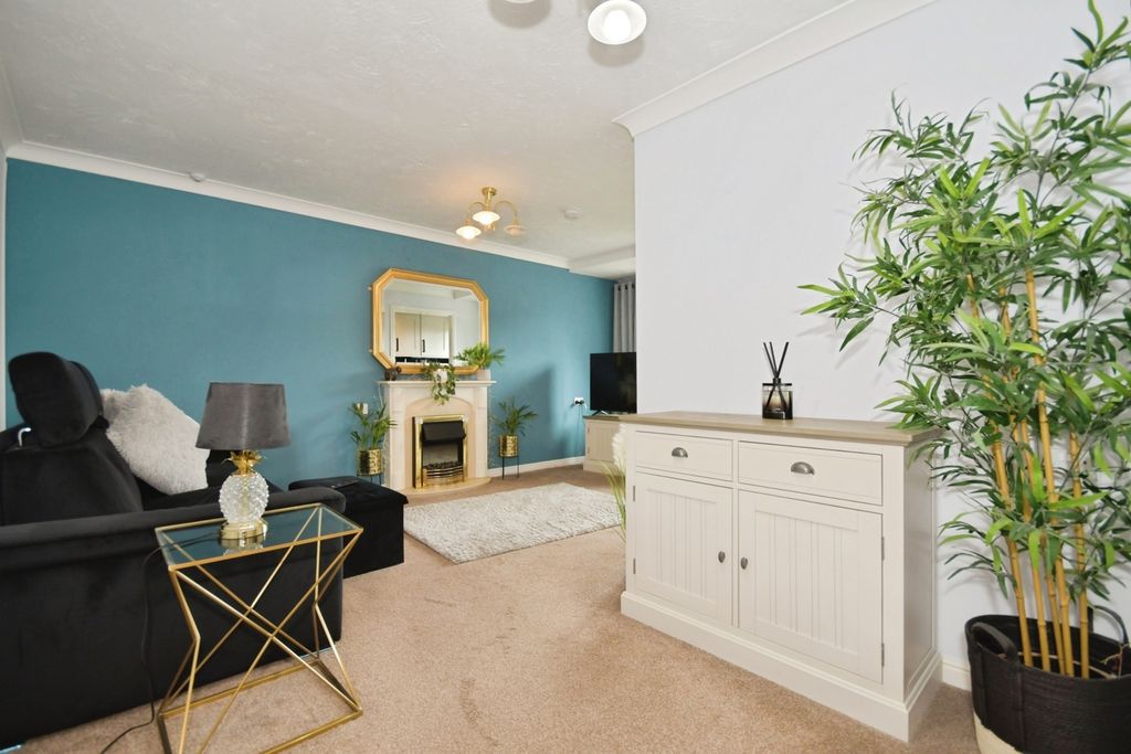 Property photo 2 of 17 Living Room