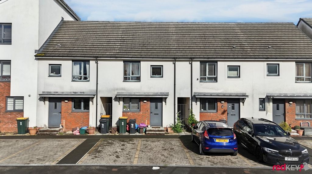 Property photo 1 of 10 External