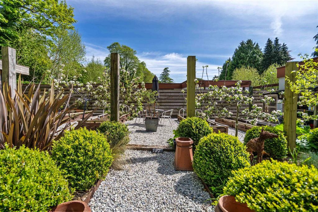 Property photo 2 of 35 1 Chattock Gardens_8.Jpg