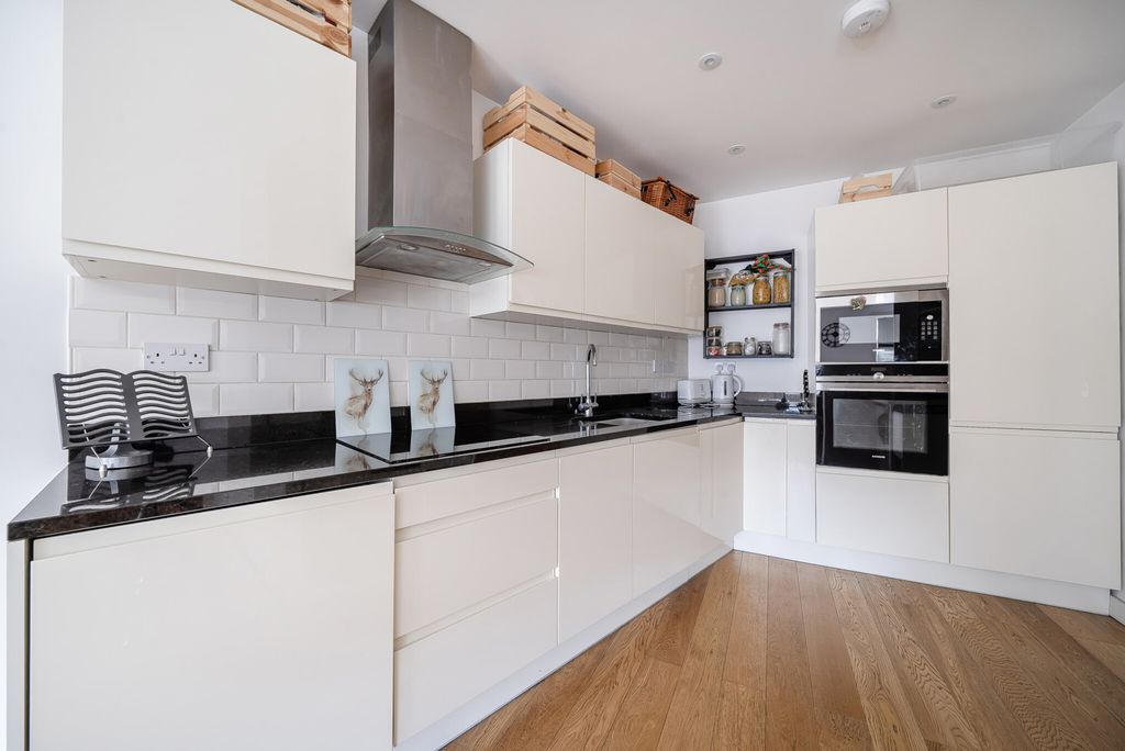 Property photo 2 of 20 1421462-2-69B05E9...